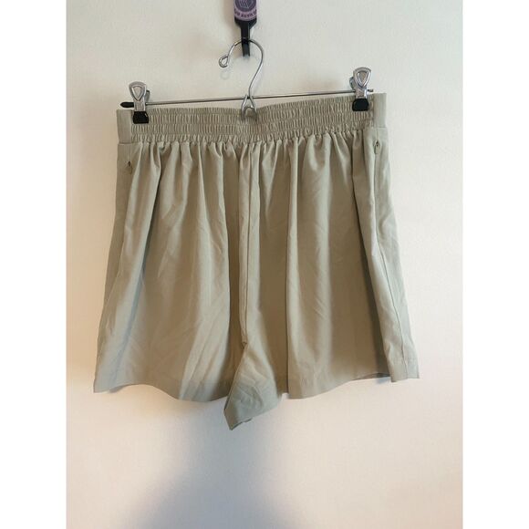 Wayre Travel Pocket Flow Short in "sage" Size LARGE - Picture 6 of 7